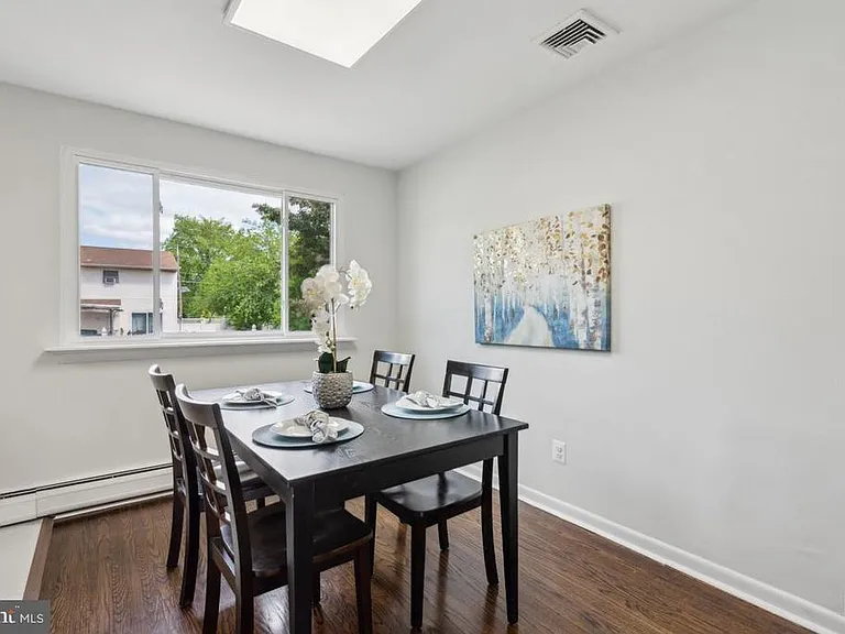 747 Hedy Ave — Photo 6
