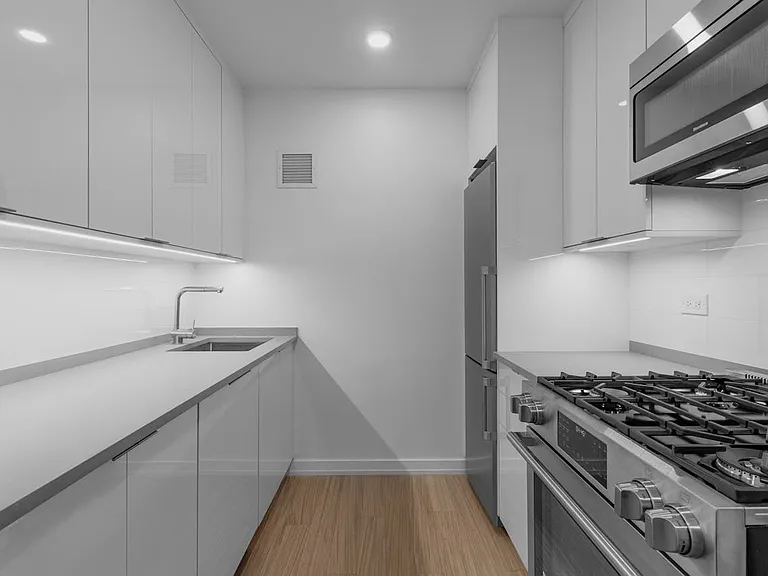 75 W End Ave #C8G — Photo 9