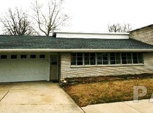 609 E Madison St, Morton, IL 61550