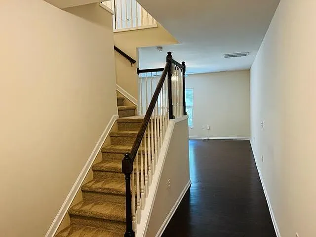 407 Chanson Dr — Photo 5