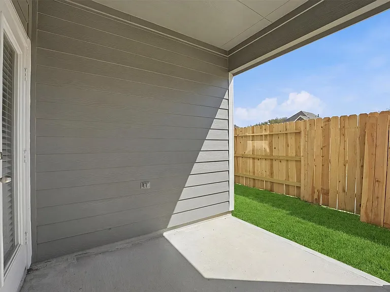 963 Mansfield St — Photo 20