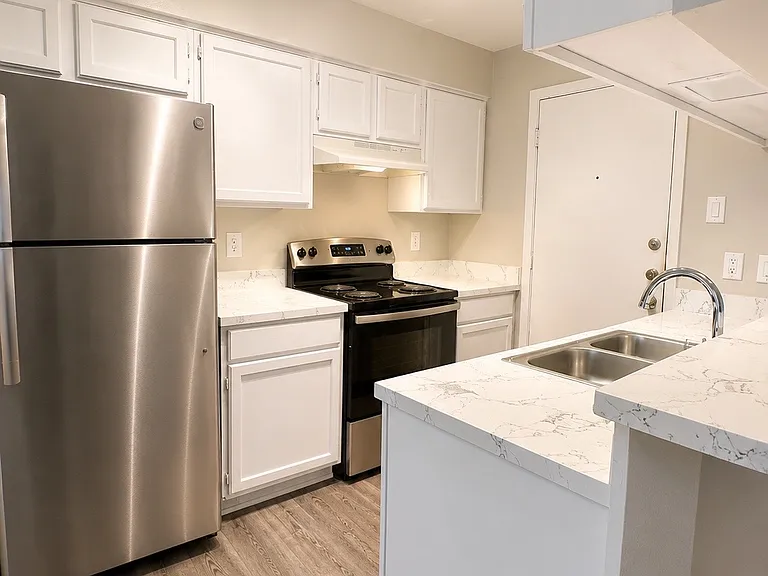Woodbridge Townhomes — Photo 7