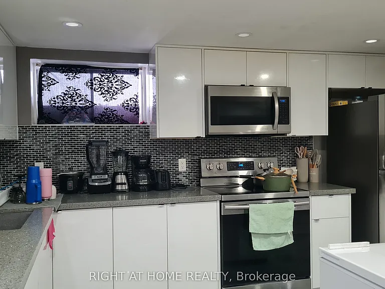 124 Overture Rd #BASEMENT — Photo 7