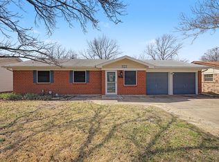 313 NW Jayellen Ave, Burleson, TX 76028