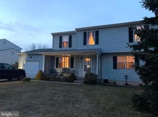 22 W Country Ln, Newark, DE 19702