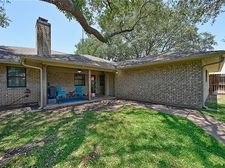 1600 Pecan St — Photo 35
