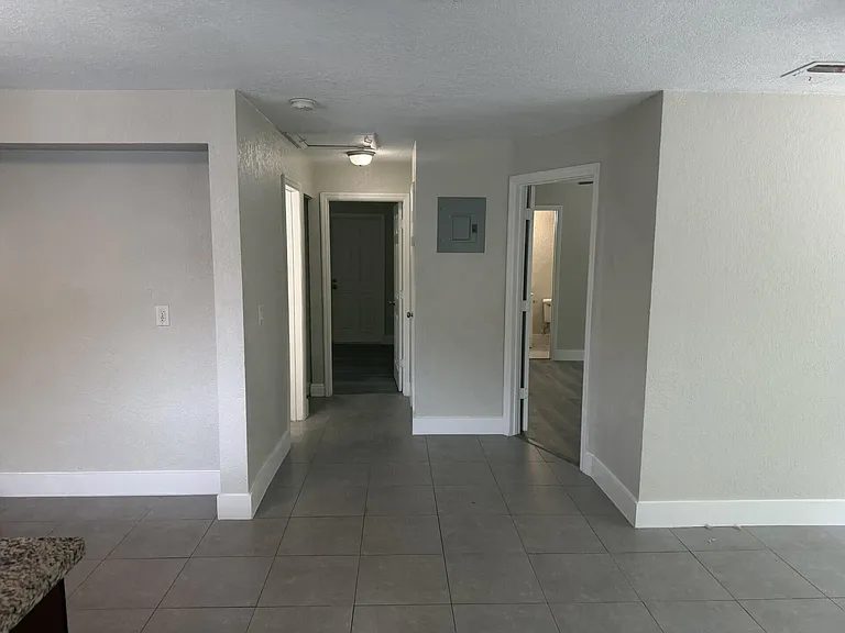 1126 NE 16th Pl #3 — Photo 7