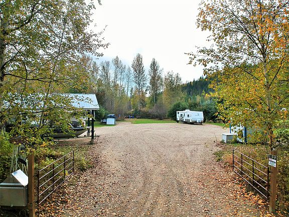 2nd image of 1822 Cemetery Rd