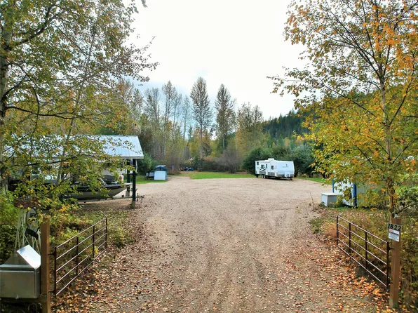 1822 Cemetery Rd, Sicamous, BC V0E 1M1