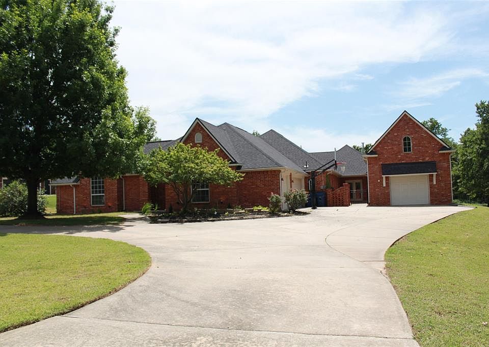 1st image of 1031 Hidden Valley Ln