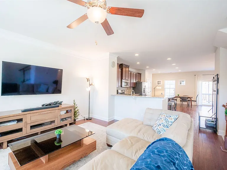 1006 Drayman Pl — Photo 12