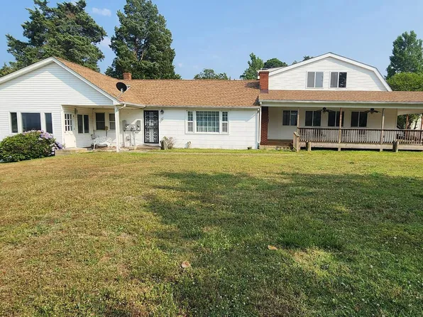 127 Riverview Cir, Colonial Beach, VA 22443