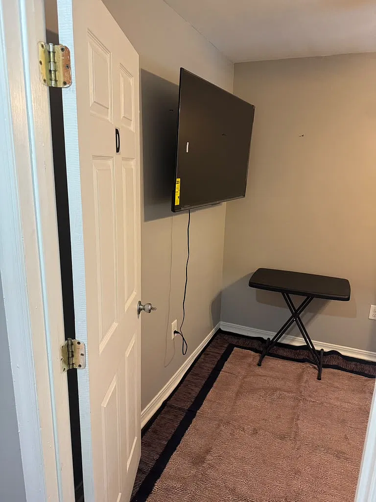 4 bed, 2200 sqft, $1,000 — Photo 4