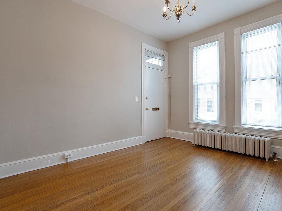 Entrance/ living room