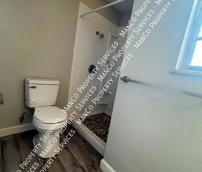 2211B Rugby Rd — Photo 11