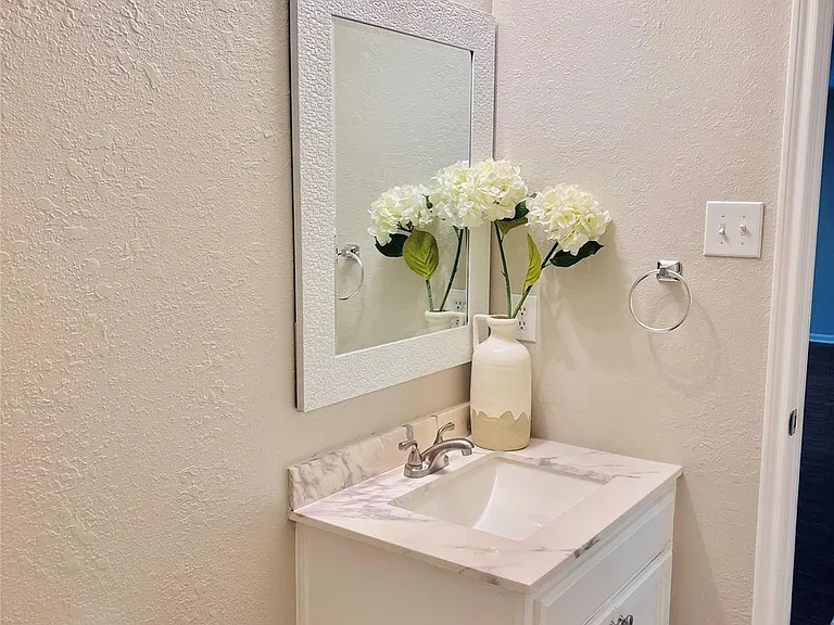 8134 Sanders Forest Ct — Photo 30