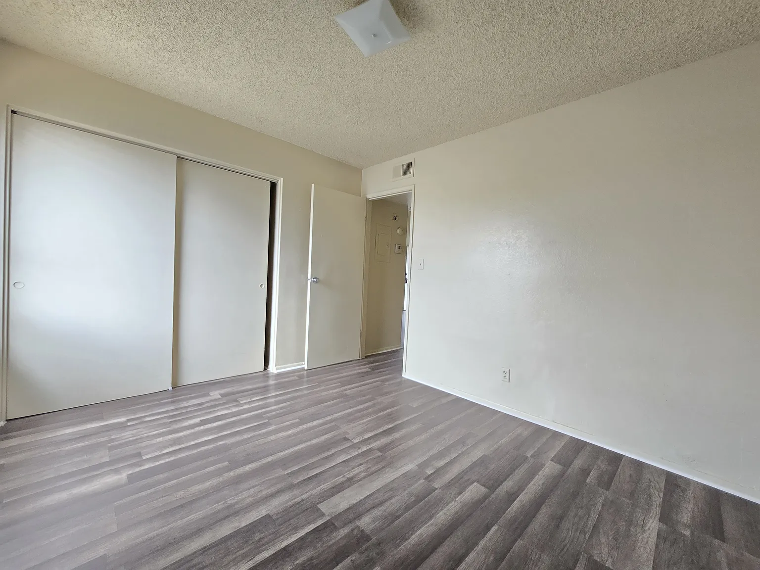1710 E 5th Ave — Photo 2