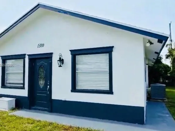 1310 W 24th St, Riviera Beach, FL 33404