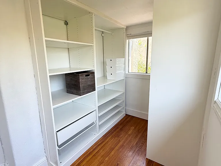 1082 Meadowbrook Ave — Photo 12