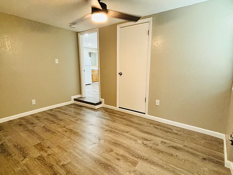 Main St — Photo 5