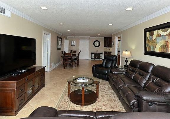 4th image of 1055 W Peppertree Dr #606AA