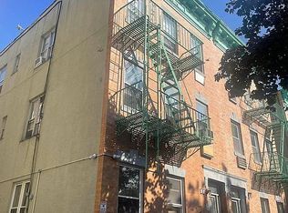 32-34 44th St #1F, Astoria, NY 11103