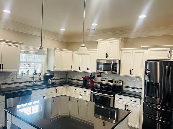 4th image of 207 Amberley Ct
