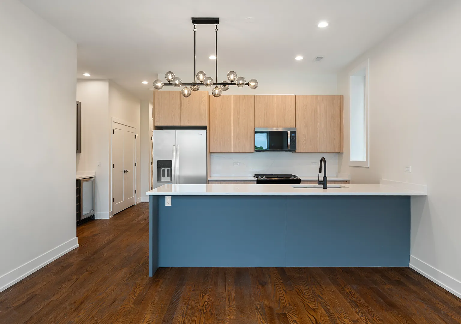 3 bed, $2,900 — Photo 2