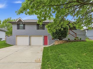 1128 NE Westwind Dr, Lees Summit, MO 64086