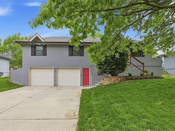 1128 NE Westwind Dr, Lees Summit, MO 64086