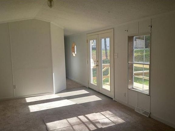 3rd image of 107 Penney Ln