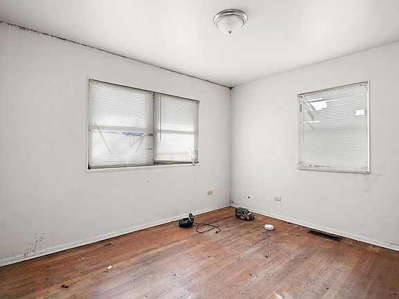 4th image of 1869 Summit Ave
