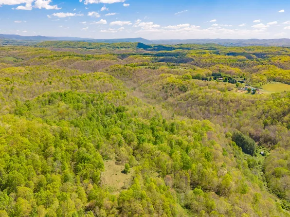 2465 Chestnut Flats Rd, Lewisburg, WV 24901