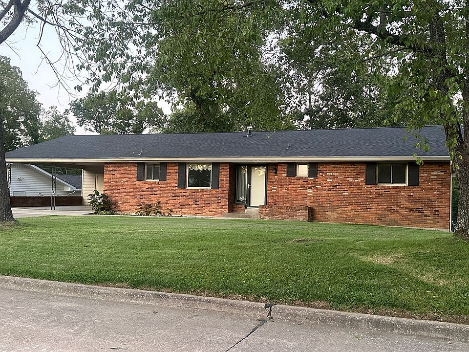 1st image of 1702 Oak Hills Dr