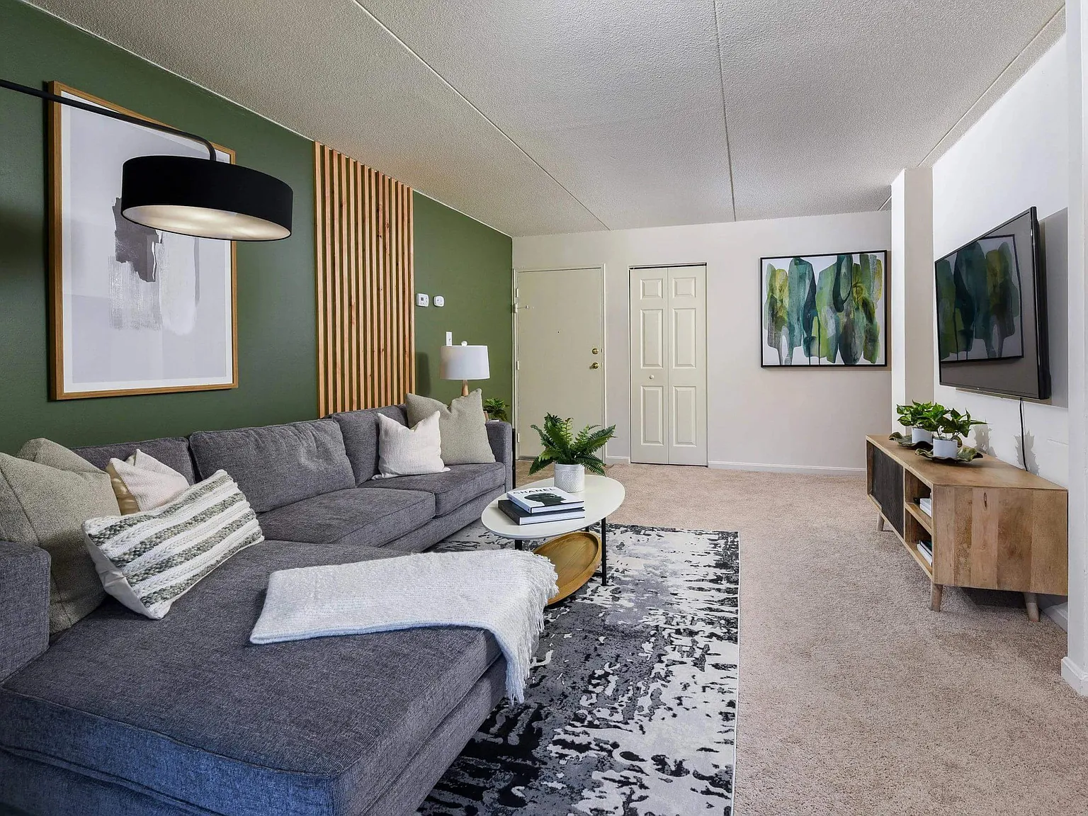 Top of the Hill Apartments — Photo 4