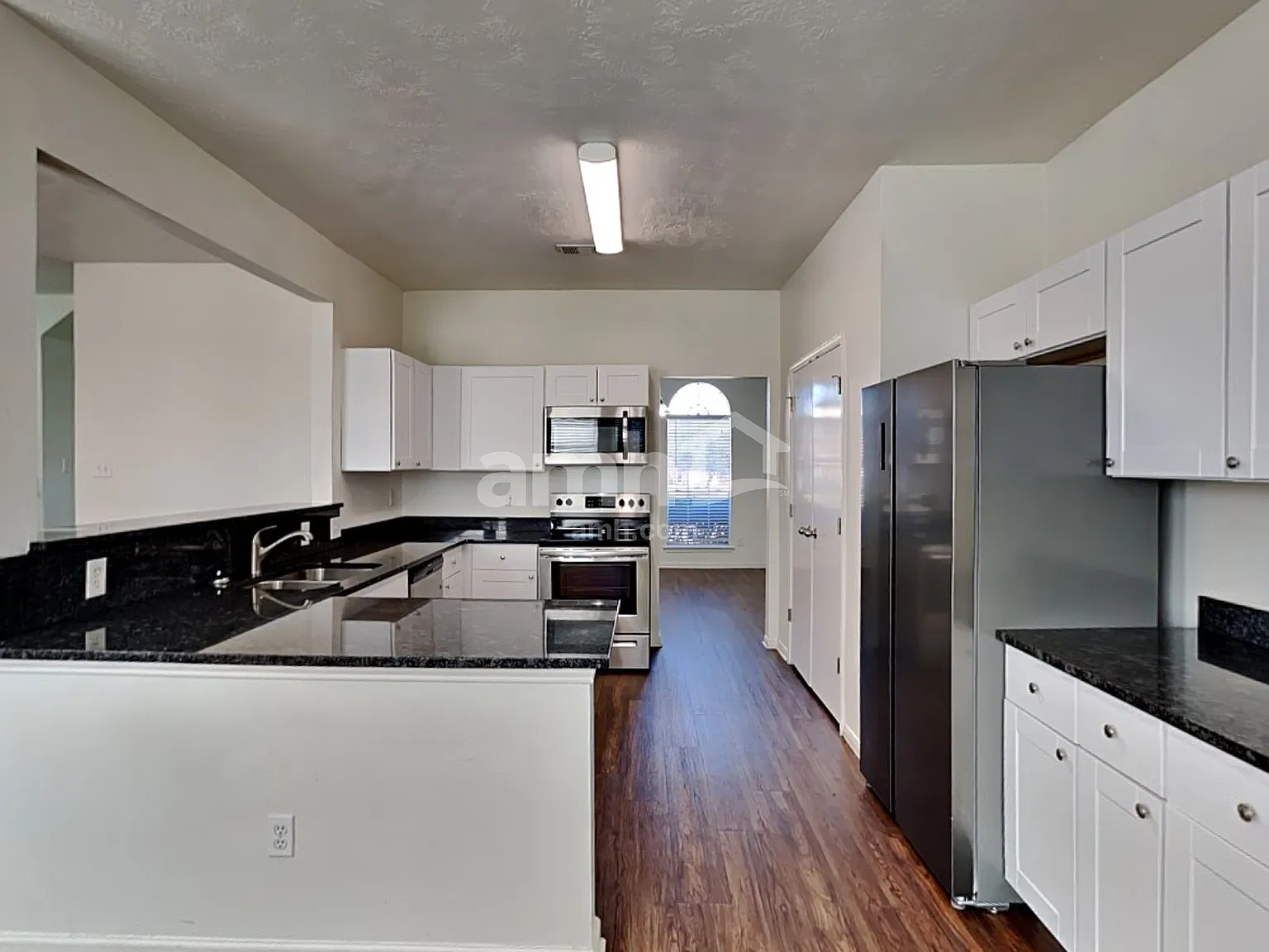 4 bed, 2.5 bath, 2201 sqft, $2,245 — Photo 3