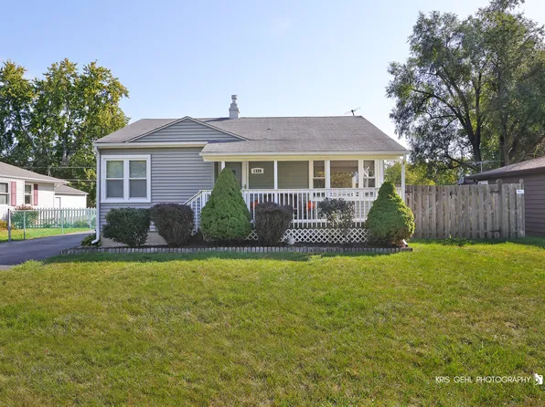 1320 Monroe St, Lake In The Hills, IL 60156