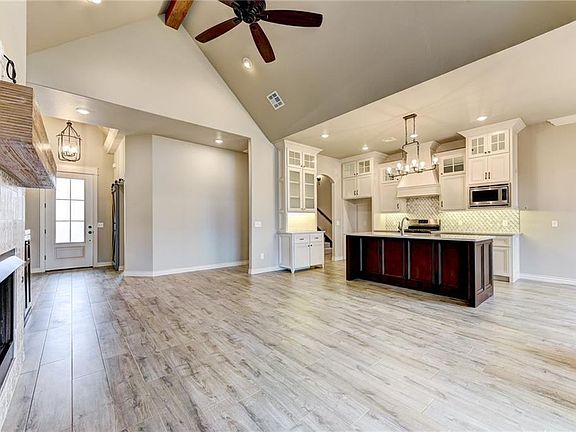 4th image of 1723 W Zachary Way