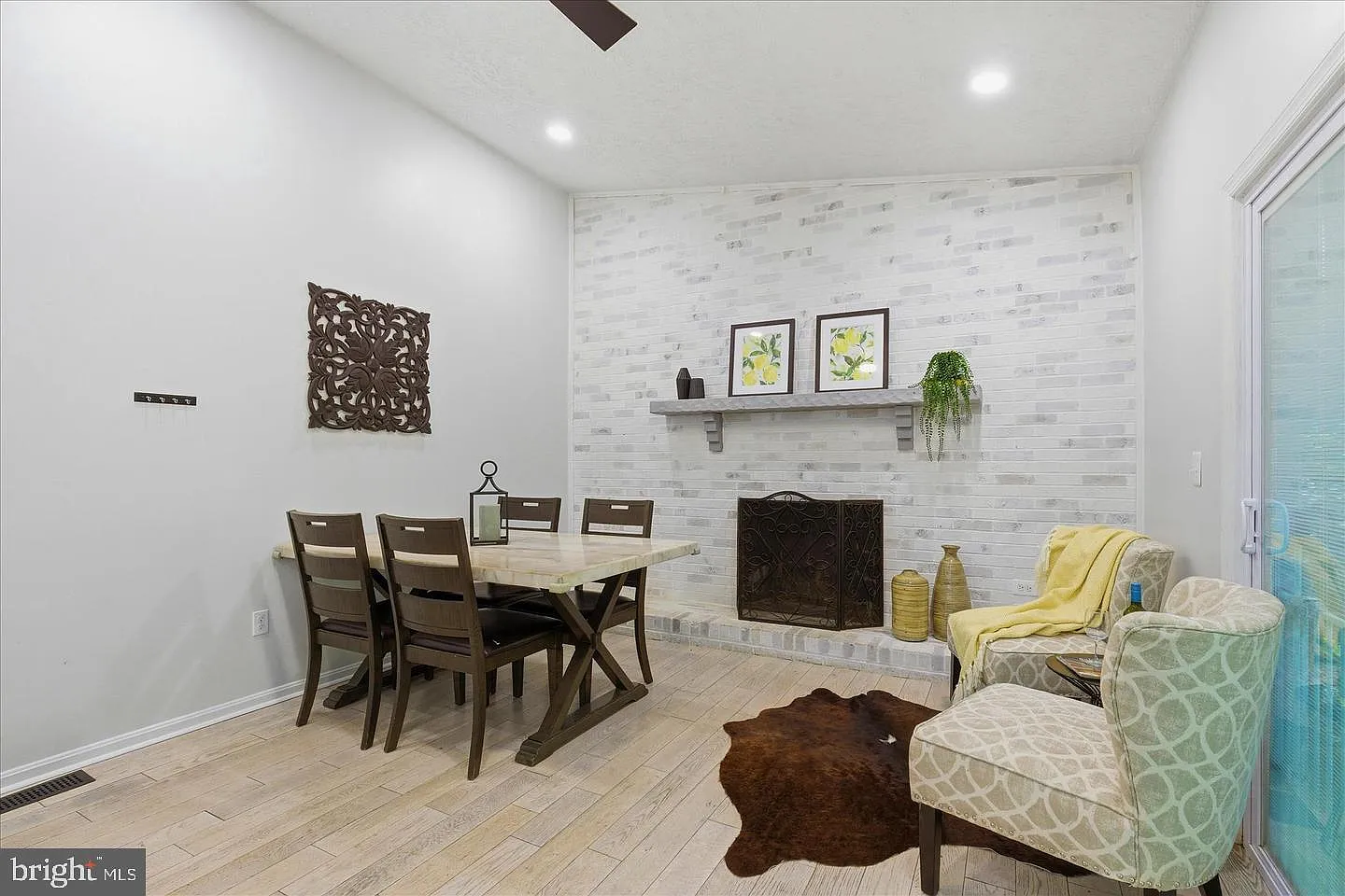5 bed, 3.5 bath, 2600 sqft, $3,400 — Photo 3