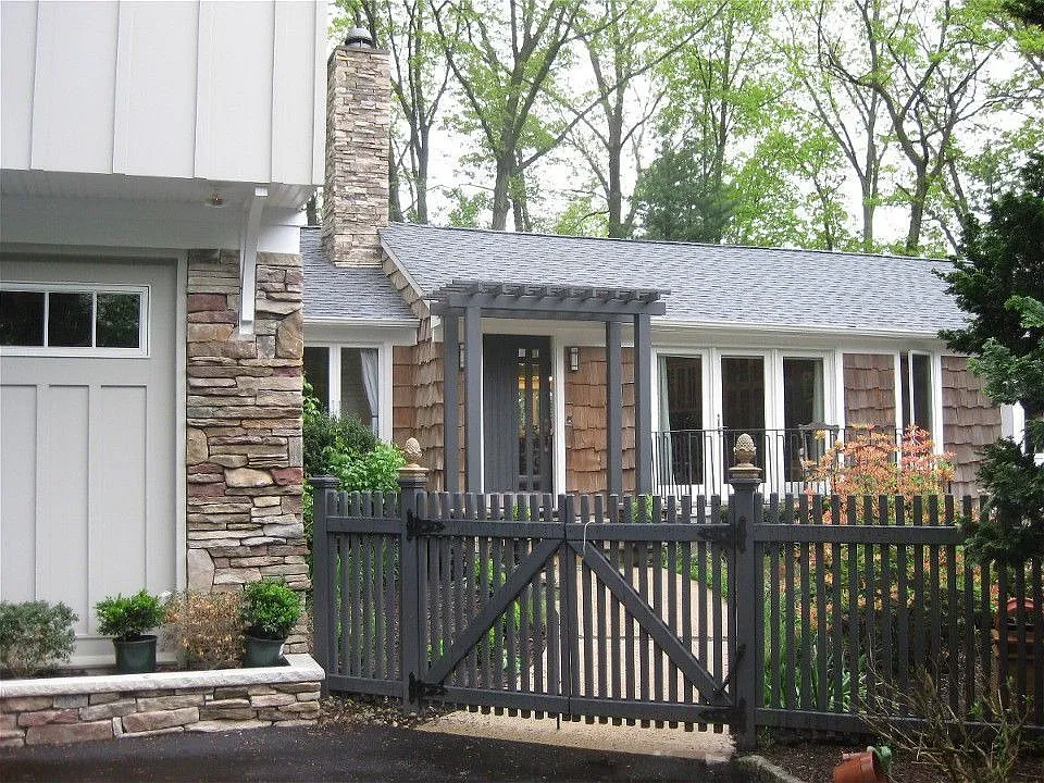 833 Orchard Rd photo 1
