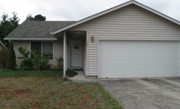 1st image of 109 Carriage Ct
