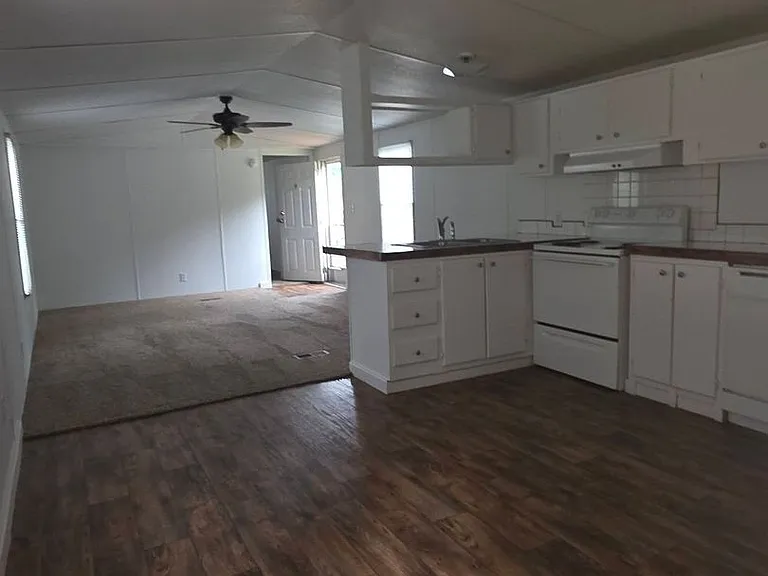803 Bonfire Dr — Photo 4