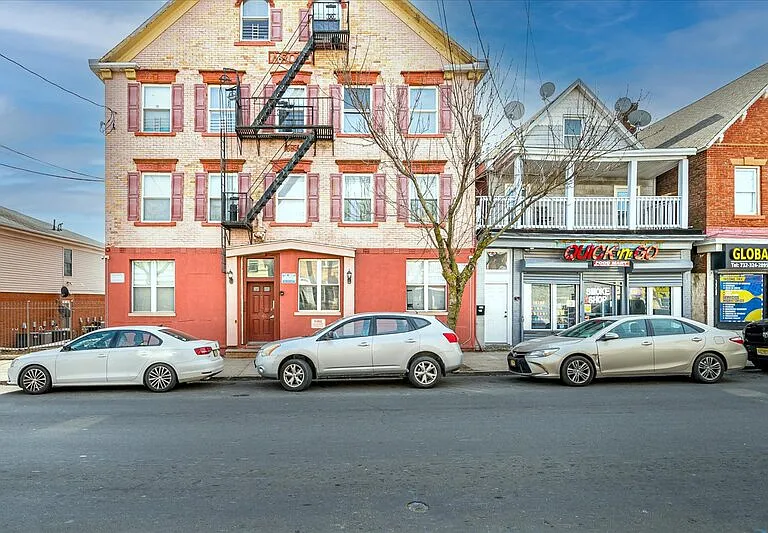 213 Hall Ave #8 — Photo 1