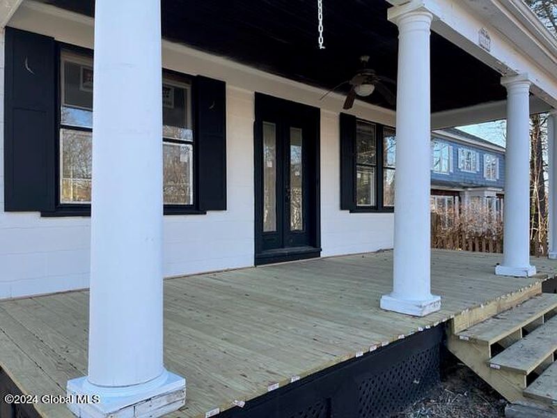 3rd image of 604 Western Avenue
