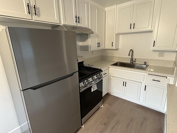 5th image of 3050 E 5th St APT 10