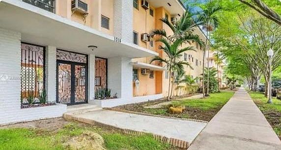 1st image of 1014 Salzedo St #20