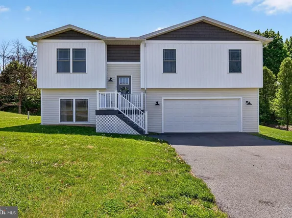 3 Walleye Dr, Shippensburg, PA 17257