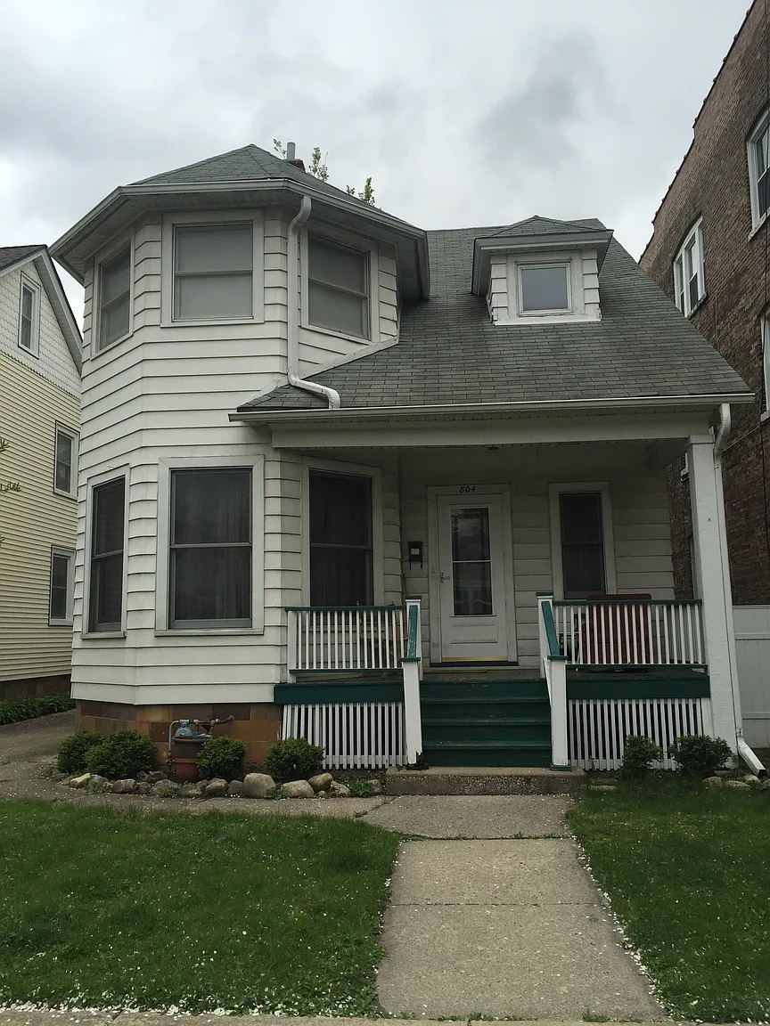 804 Carpenter Ave photo 1