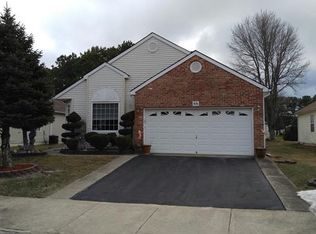 23 Portsmouth Dr, Toms River, NJ 08757