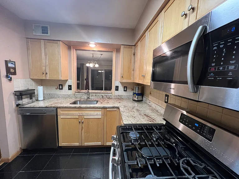 83 Bond St — Photo 7